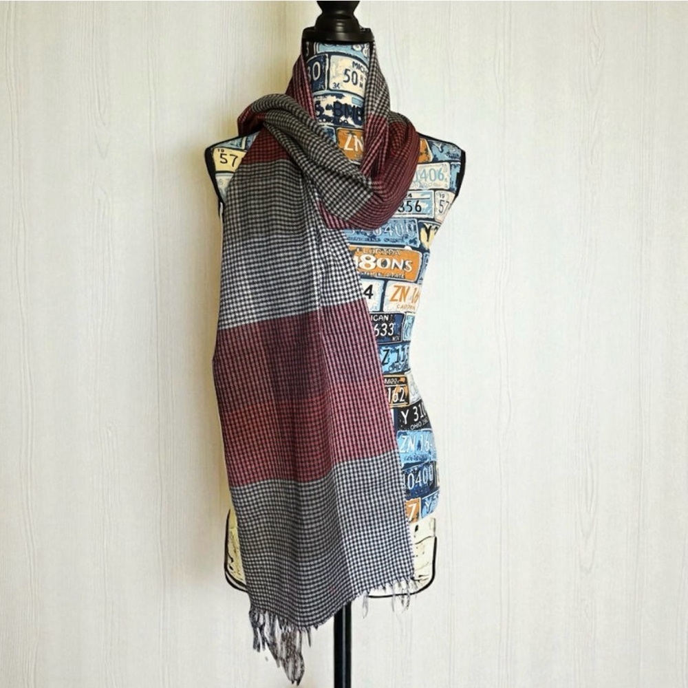 Clara Clark Monochrome Houndstooth Scarf